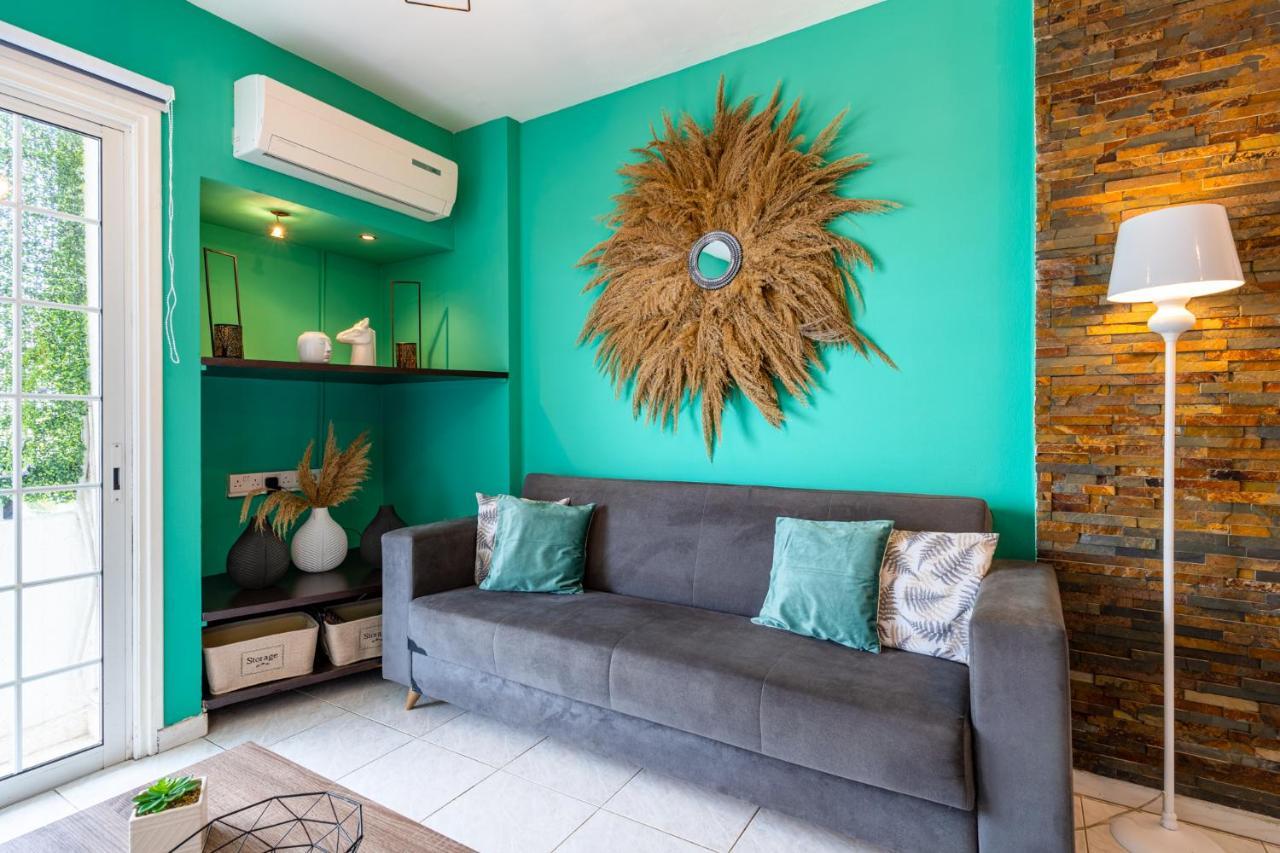Araminta 2-Bedroom Apartment In Larnaca Bagian luar foto